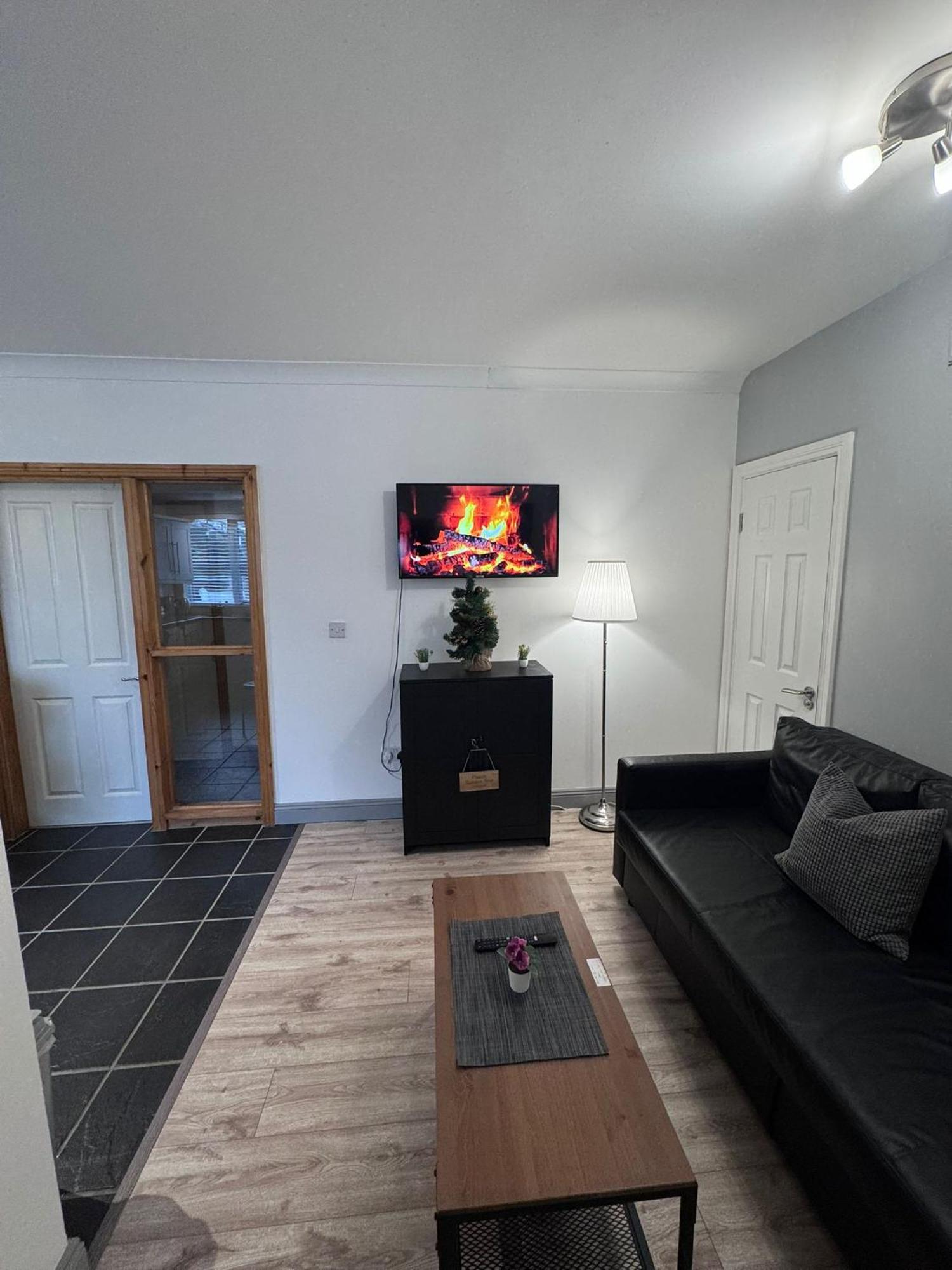Modern Apartment Good Distance From Dublin City And Airport 4People Exterior photo
