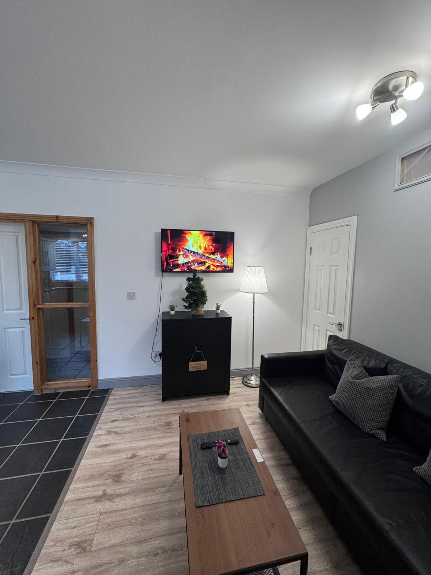 Modern Apartment Good Distance From Dublin City And Airport 4People Room photo