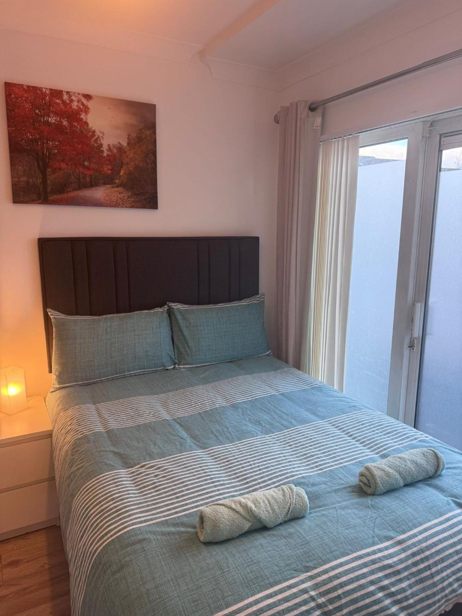 Modern Apartment Good Distance From Dublin City And Airport 4People Room photo